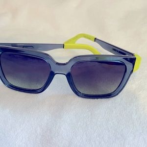 MQUEEN sunglasses like new!
